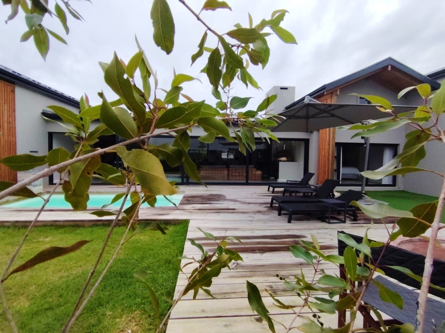 To Let 6 Bedroom Property for Rent in Brackenridge Western Cape